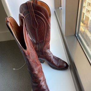 Lucchese women’s 5.5 boot